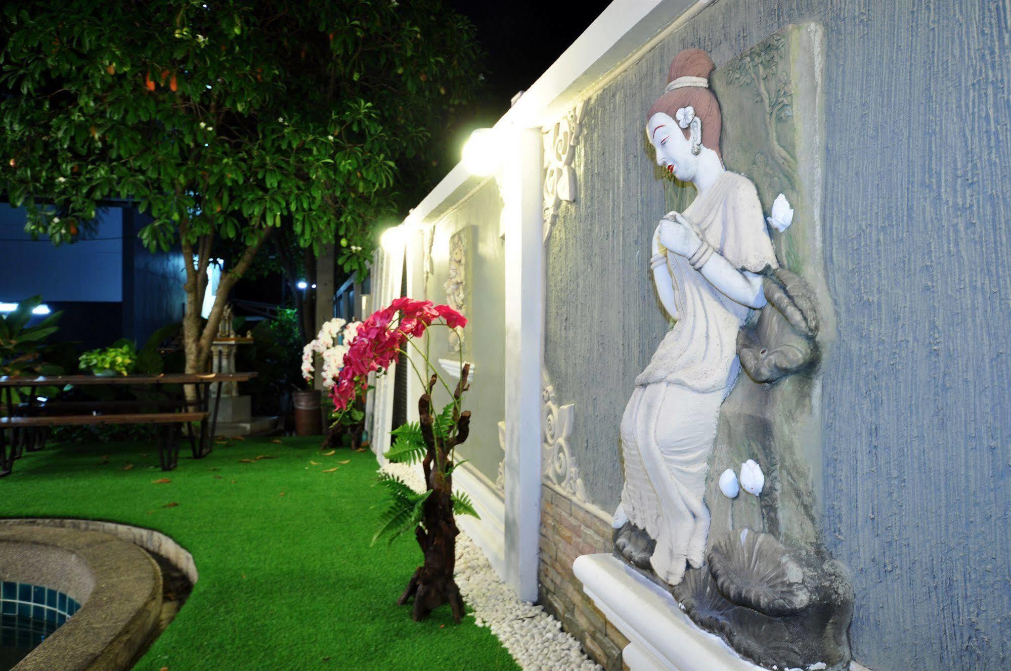 Oyo 792 Omsaga Phuket Hotel Exterior foto