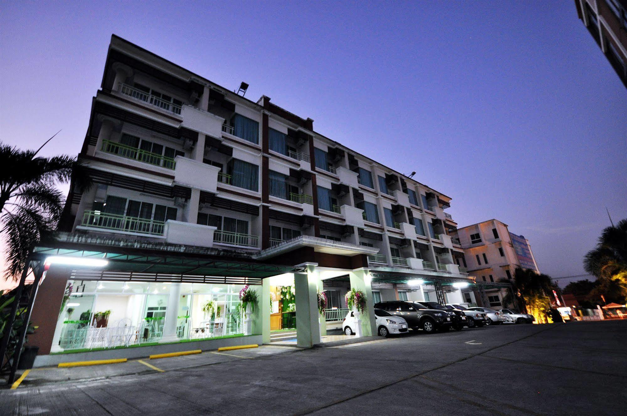 Oyo 792 Omsaga Phuket Hotel Exterior foto