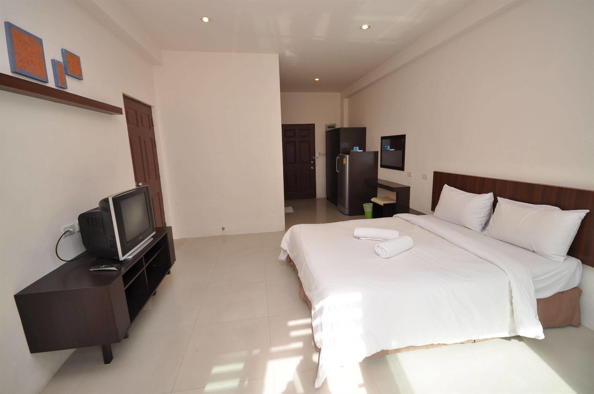 Oyo 792 Omsaga Phuket Hotel Exterior foto