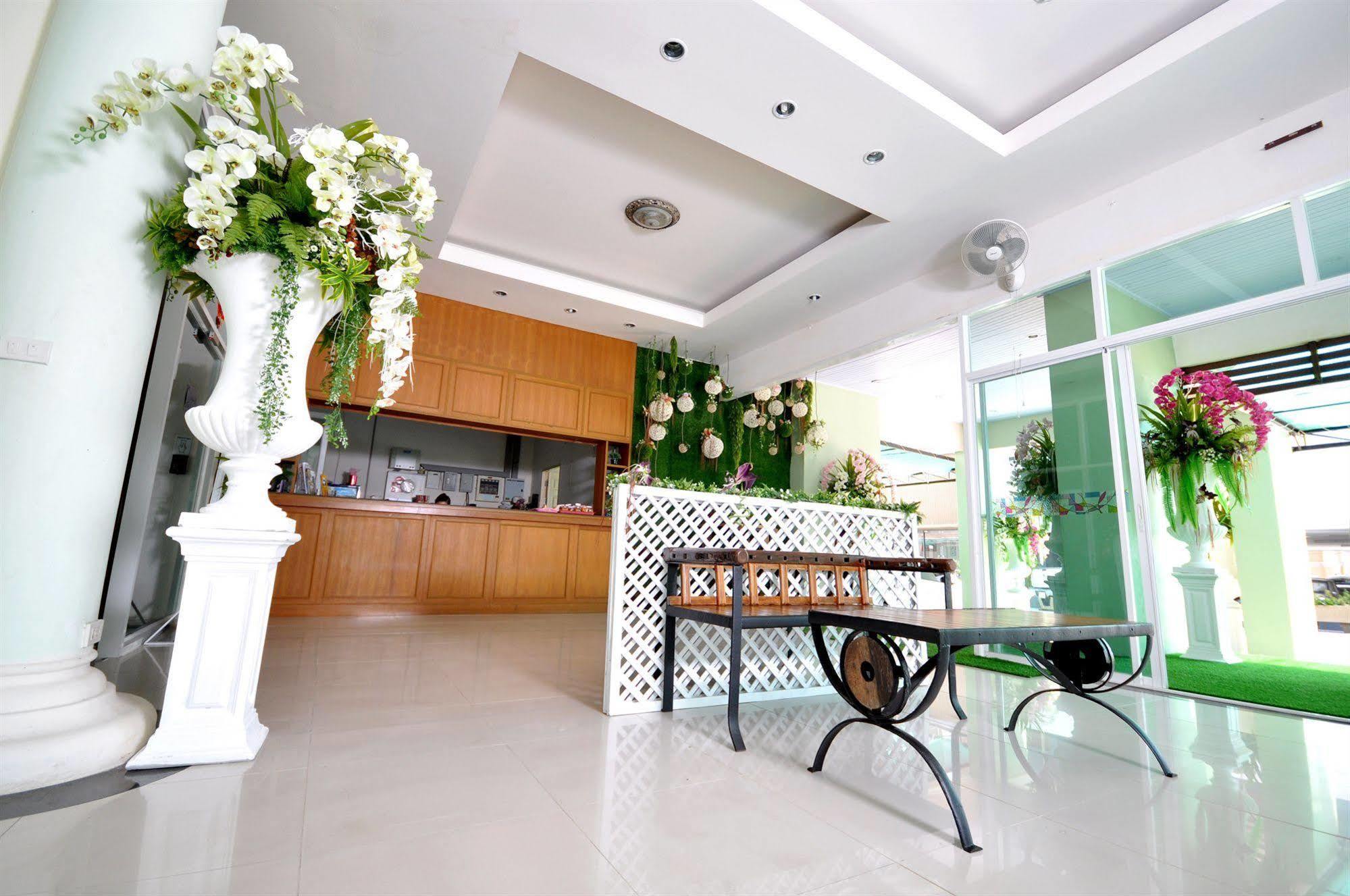 Oyo 792 Omsaga Phuket Hotel Exterior foto